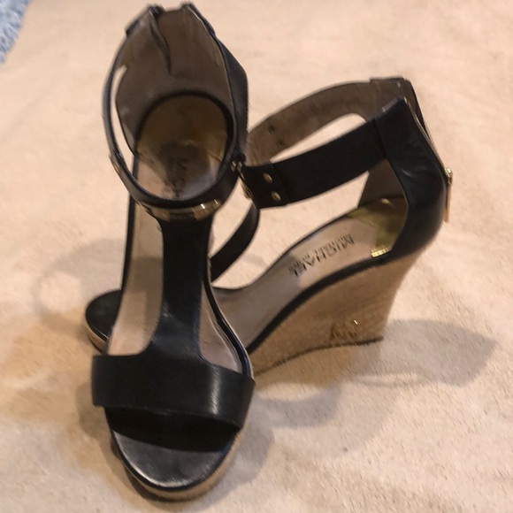 Micheal Kors Ladies size 7 shoes - Picture 1 of 6